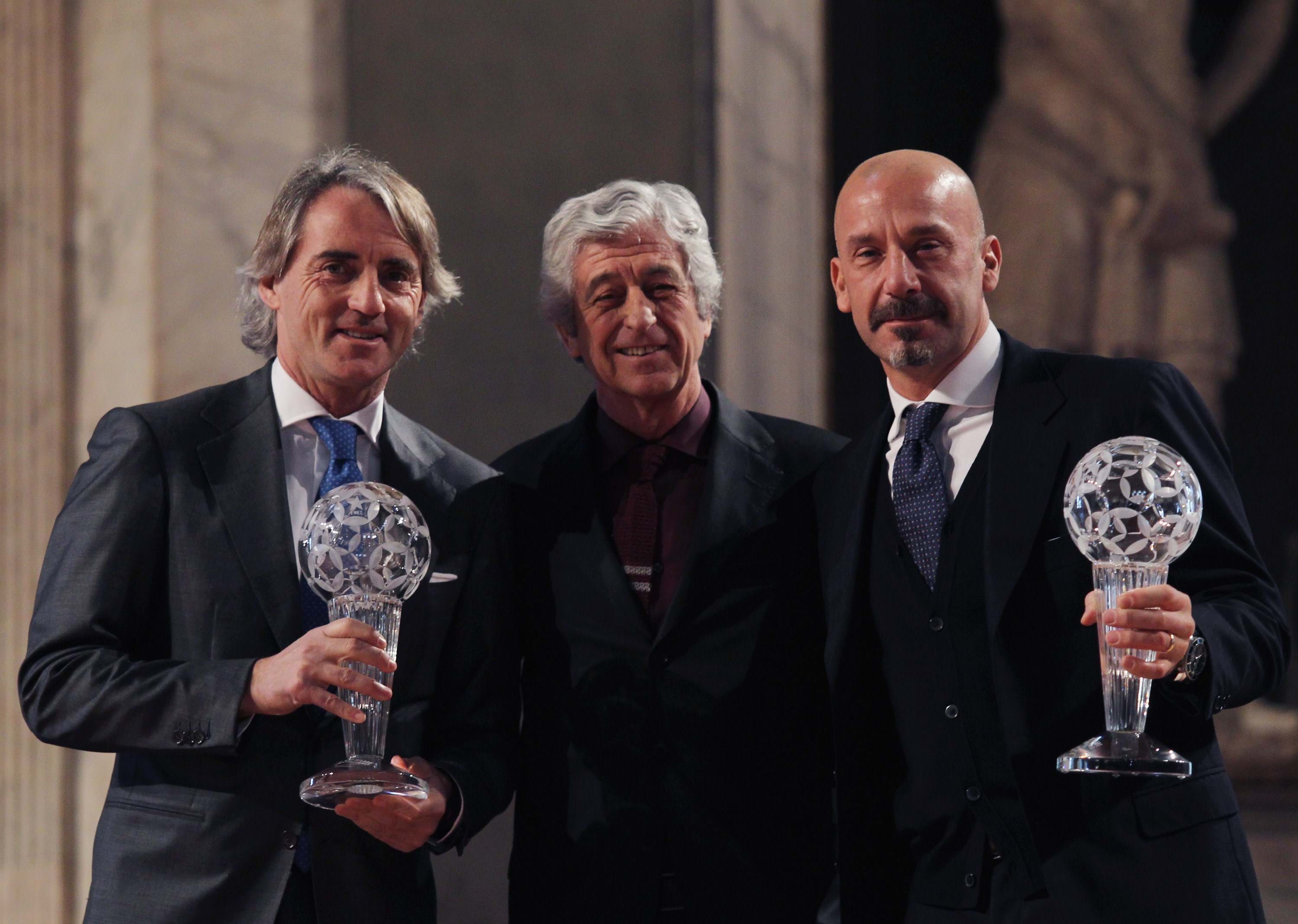 Vialli e Mancini ancora insieme, premiati per la quinta edizione. Ronaldo celebrato per la categoria 'calciatore straniero'