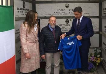Costacurta in visita a Biella per “Calcio dei campioni”, maglia Azzurra sulla tomba di Pozzo