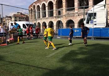 "Verona Città Azzurra": entusiasmo a Piazza Bra con i giovani calciatori