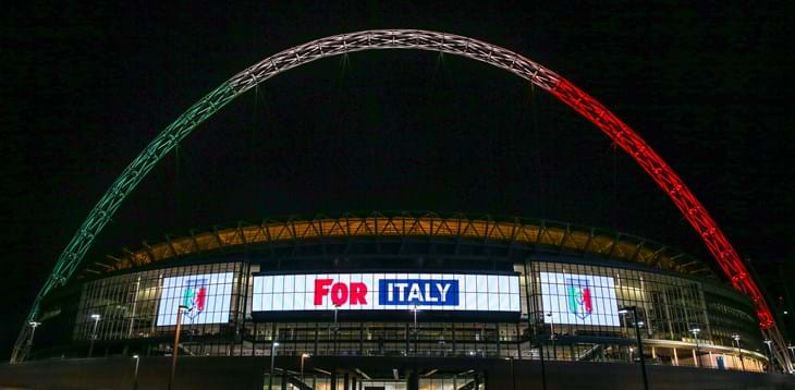 Wembley celebra il 10° anniversario e si illumina con il tricolore. Storico l’esordio con la U21 azzurra