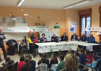 Il sostegno degli alunni della scuola Don Minzoni di Piacenza alle vittime di violenza fisica e verbale