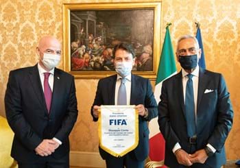 Infantino in FIGC: “Vicini all’Italia, tutto il mondo vi guarda per come avete saputo reagire”