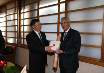 Collaborazione Italia-Cina: scambio di lettere tra Gravina e Shen Haixiong
