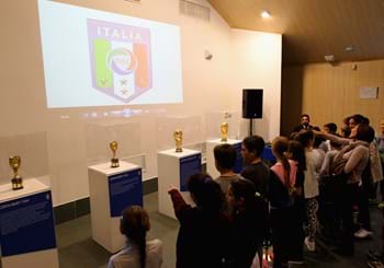 Tanti studenti al Centro Culturale ‘Aldo Fabrizi’ per ammirare le Coppe del Mondo