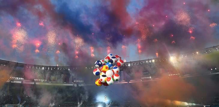 Euro 2020, let the party begin: spine-tingling opening ceremony. What emotions for the 16,000 spectators at the Olimpico