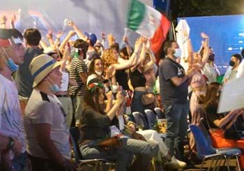Casa Azzurri: i tifosi in festa per i gol di Italia-Svizzera 3-0