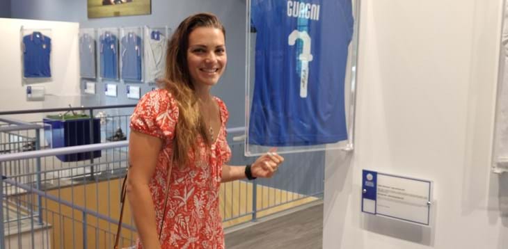 Alia Guagni al Museo del Calcio. Tappa alla sua maglia azzurra