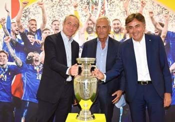 Gravina visits Poste Italiane: “Italy are the Champions of Europe thanks to group unity”