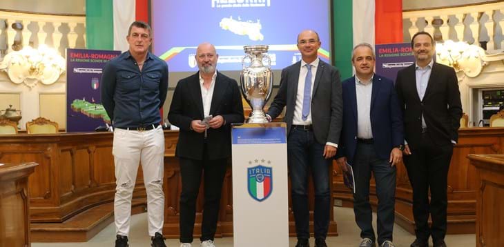 Parte da Reggio Emilia il tour del Museo del Calcio: la Coppa dell’Europeo esposta al Museo del Tricolore