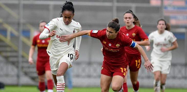 Si riparte dai big match Napoli-Juve e Roma-Milan. Domenica l’ucraina Monzul arbitrerà Inter-Sampdoria