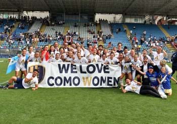 Il Como batte 5-0 la Roma CF e festeggia la promozione in Serie A