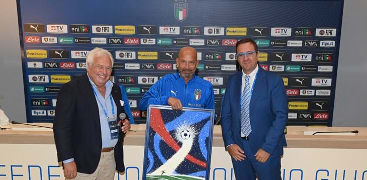 Gianluca Vialli e Guglielmo Vicario premiati con due riconoscimenti per il loro esempio anche fuori dal campo