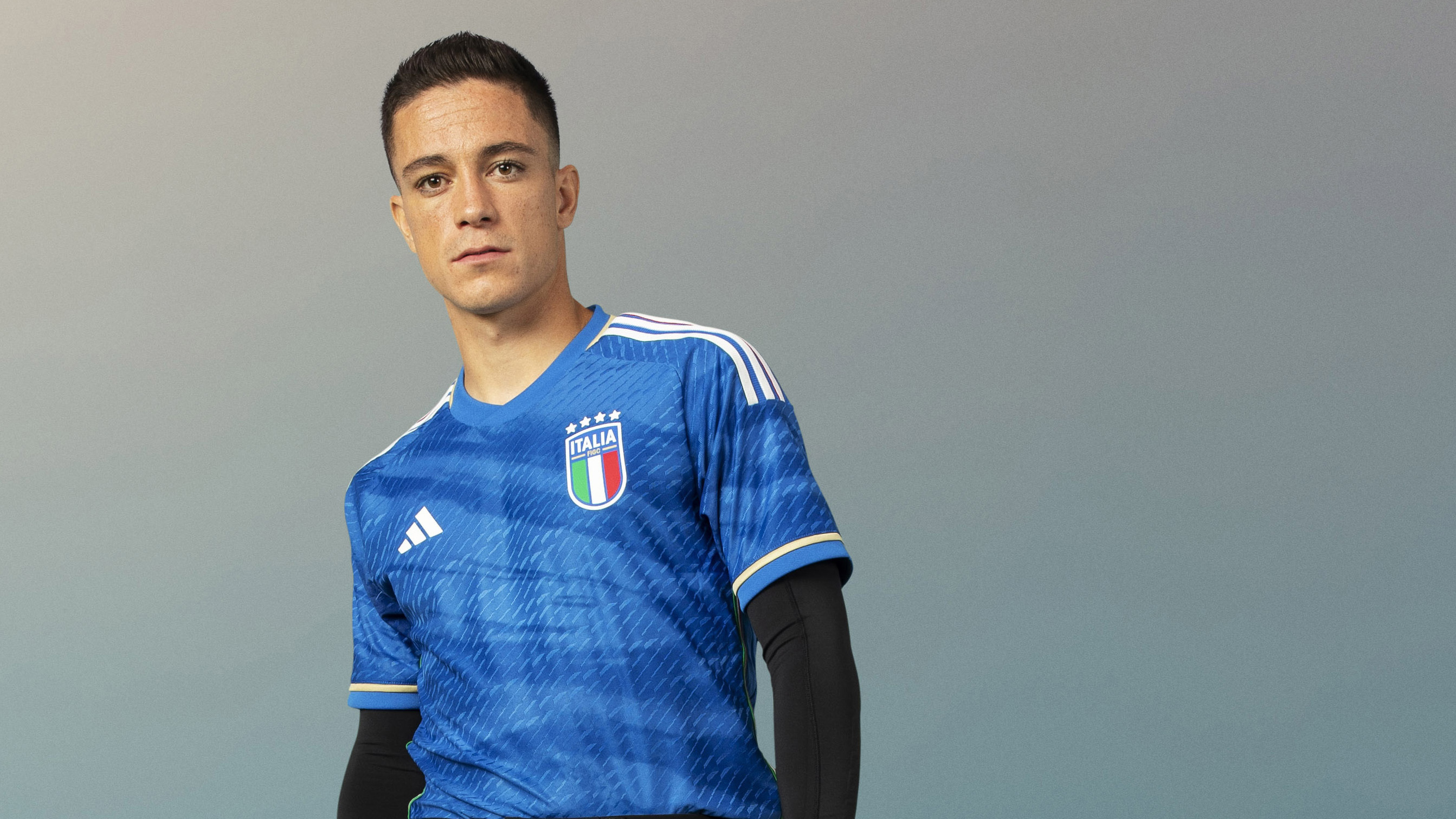 negativo Primer ministro Taxi FIGC e adidas presentano le nuove maglie delle Nazionali Italiane e la  campagna 'The Search-La Ricerca' | FIGC