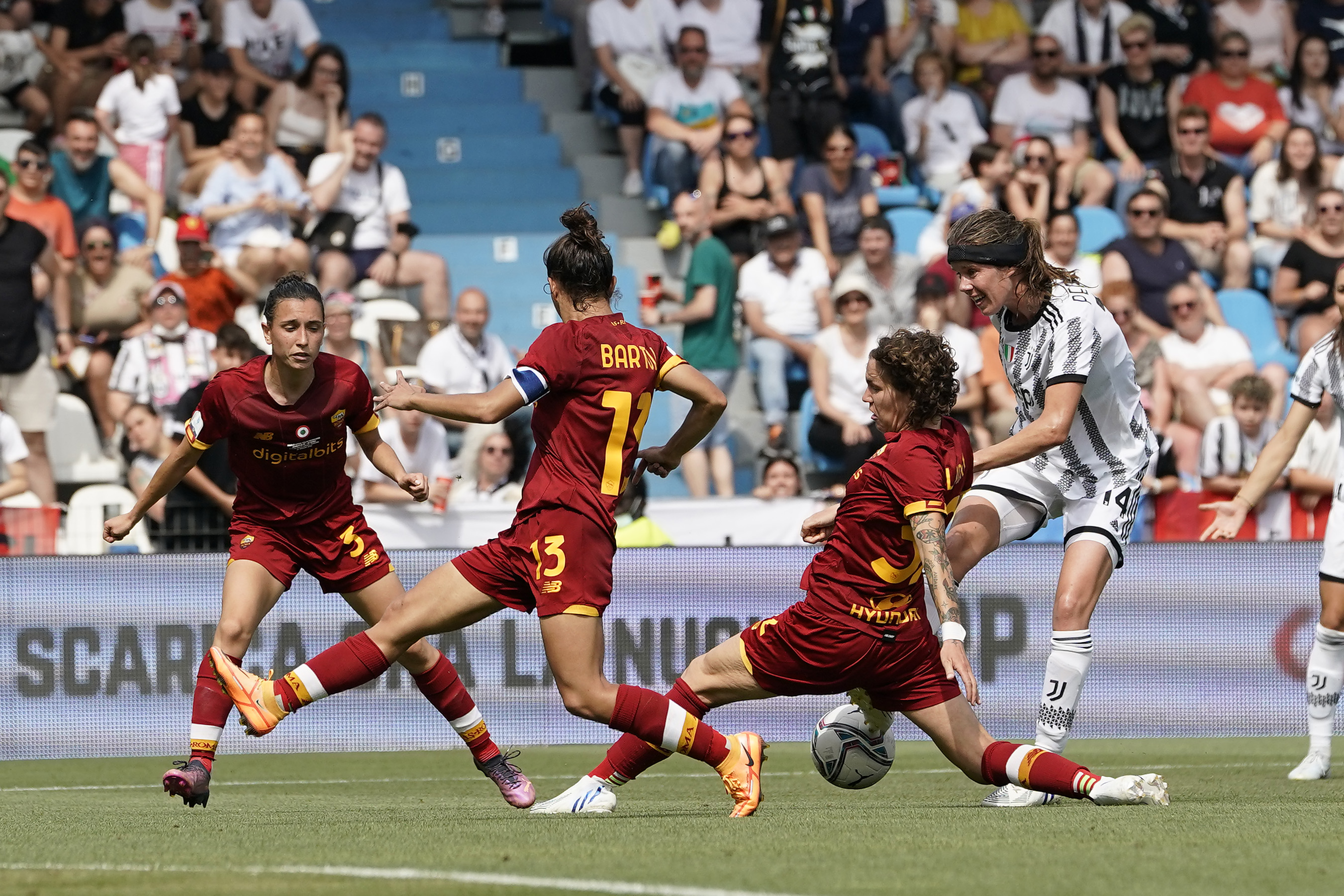 Com investimentos de Juve, Roma e Milan, Itália resgata futebol feminino -  Dibradoras