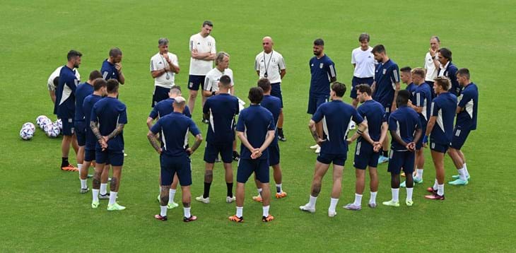 Azzurri depart for Enschede following final training session at Coverciano