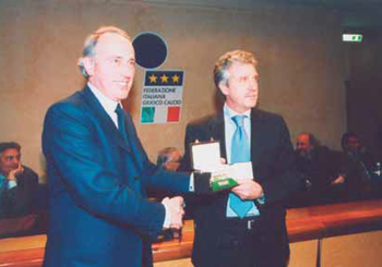 La Panchina d’oro per la stagione 2002/2003 a Carlo Ancelotti, trionfatore in Champions alla guida del Milan