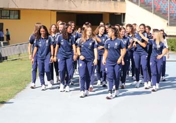 Che accoglienza al 'San Vito-Marulla' per le Azzurrine: il saluto alla squadra prima di Cosenza-Lecco