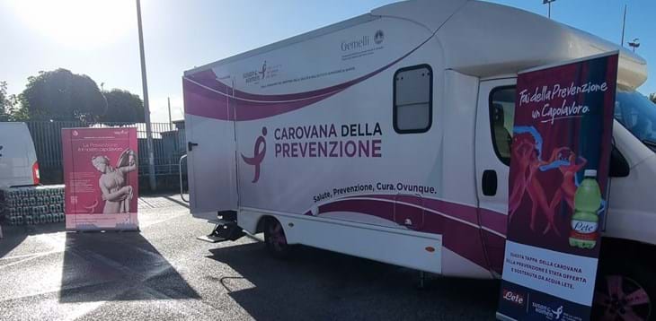 Grande successo a Salerno per la Carovana della Prevenzione Komen: due giorni di esami diagnostici gratuiti