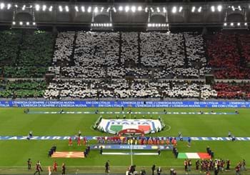 In 56.000 allo Stadio Olimpico per sostenere l’Italia, una coreografia spettacolare saluta l’ingresso in campo degli Azzurri