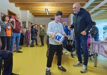 Spalletti visits the Abilè centre in Schio: “Happiness is what you can give to others”