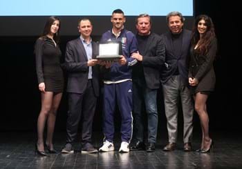 Torneo delle Nazioni, Maggio premiato durante la cerimonia di presentazione. Il 25 aprile l'esordio degli Azzurrini