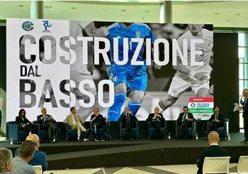 Gravina all'apertura di 'The Coach Experience': "Anche nel calcio italiano c'è bisogno di costruire dal basso, con una strategia e l'apporto di tutti"