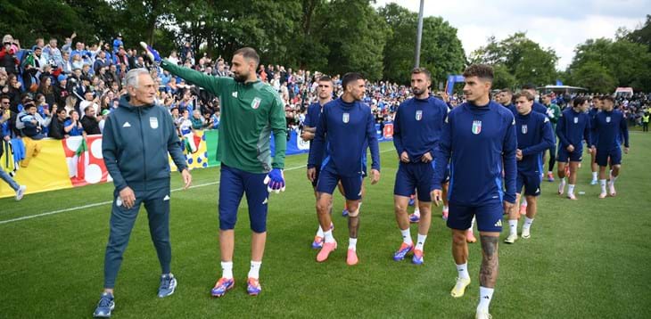 Italy receives a warm welcome from Azzurri fans for first session in Iserlohn
