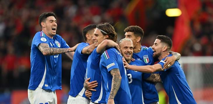 L'Italia parte male, poi rimonta: Bastoni-Barella, Albania ko e primi tre punti per i campioni d'Europa. Spalletti: 