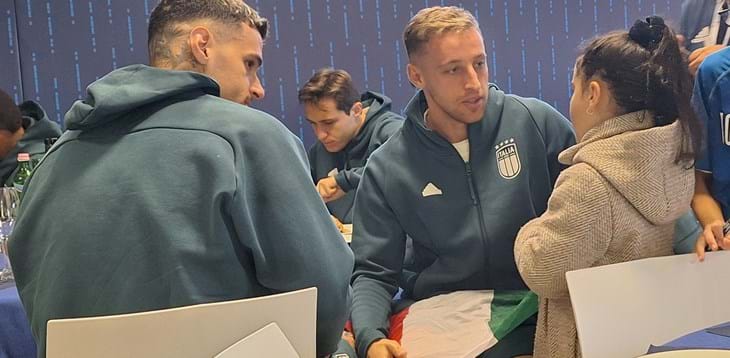 Giocatori e staff a cena a Casa Azzurri: le porte del ristorante aperte ai bambini per scattare una foto con i loro idoli