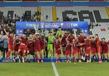 Under 15 Serie A e B, la Roma trionfa ad Ascoli: battuto 2-1 il Genoa in rimonta. Scala: "Dedico questo scudetto a mio padre"