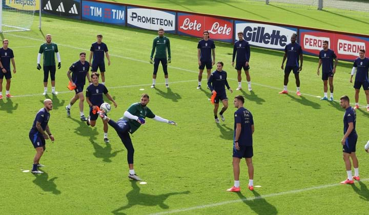 La rifinitura degli Azzurri a Coverciano alla vigilia del match con il Belgio