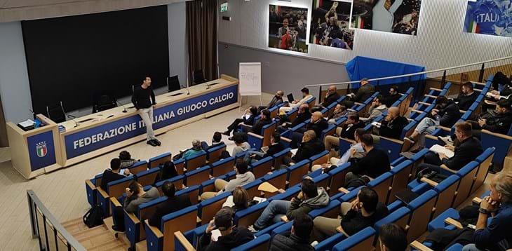 Buffon in cattedra: la lezione al corso per ‘Direttore Sportivo’ nell’aula magna di Coverciano