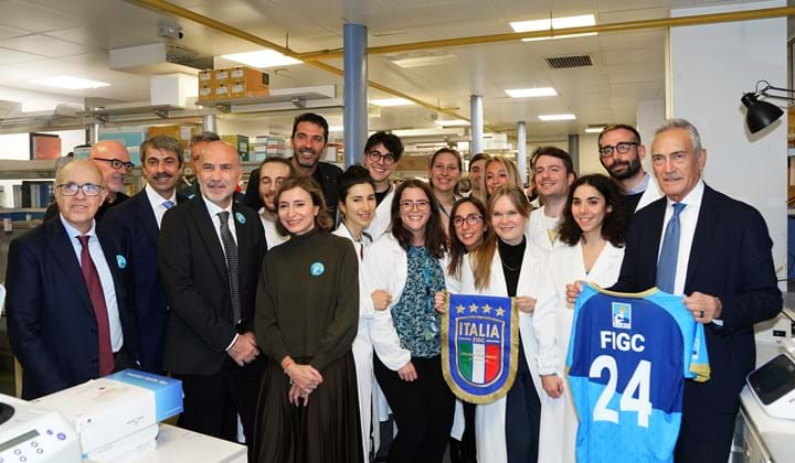 La visita della FIGC all’Istituto di Oncologia Molecolare di Fondazione AIRC