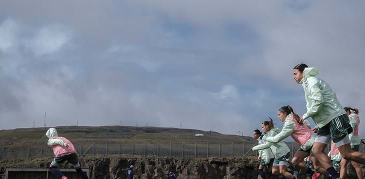 Azzurrine alle Faroe: vento e freddo ad accoglierle in questa avventura europea. Le tre gare del girone saranno trasmesse su RaiSport