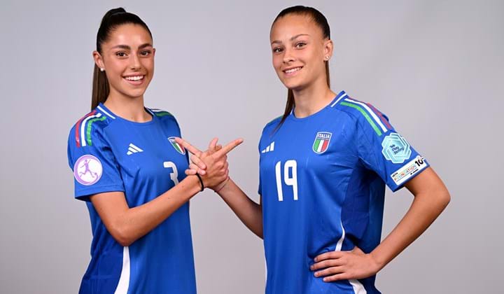 Scatti pre-Europeo: le foto ufficiali delle Azzurrine davanti ai flash della UEFA