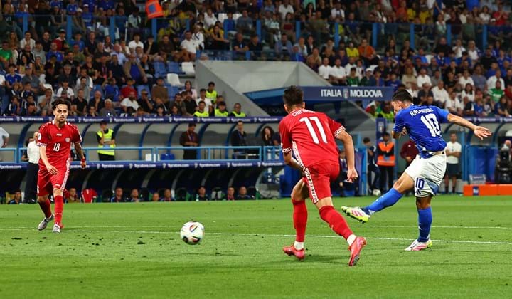 Raspadori e Cambiaso, un gol per tempo: l'Italia batte la Moldova a Reggio Emilia