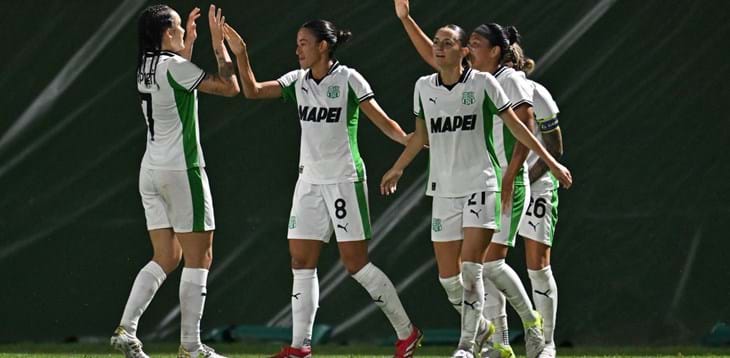 Il Sassuolo batte 2-0 il Milan nel posticipo, neroverdi prime nel Girone C con la Roma