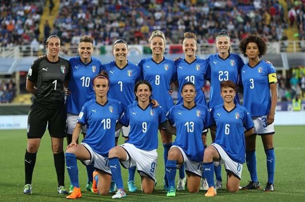 foto di squadra nazionale a italia.jpg