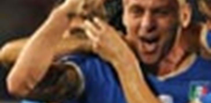 De Rossi firma due gol Italia a punteggio pieno
