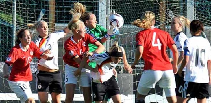 Prima giornata. Nel girone A vittoria della Svizzera sul Belgio Nel gruppo B tre punti per la Germania, pari tra Spagna e Olanda