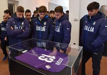Gli Azzurrini alla mostra ‘Il mito del calcio’: esposta anche la maglia di Davide Astori