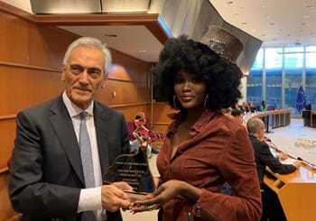 Gravina riceve il premio ‘La Moda veste la Pace’: “La cultura dello sport per sconfiggere l’intolleranza”