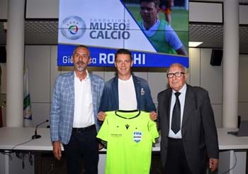Un nuovo cimelio al Museo: la maglia con cui Gianluca Rocchi ha diretto la finale di Europa League 